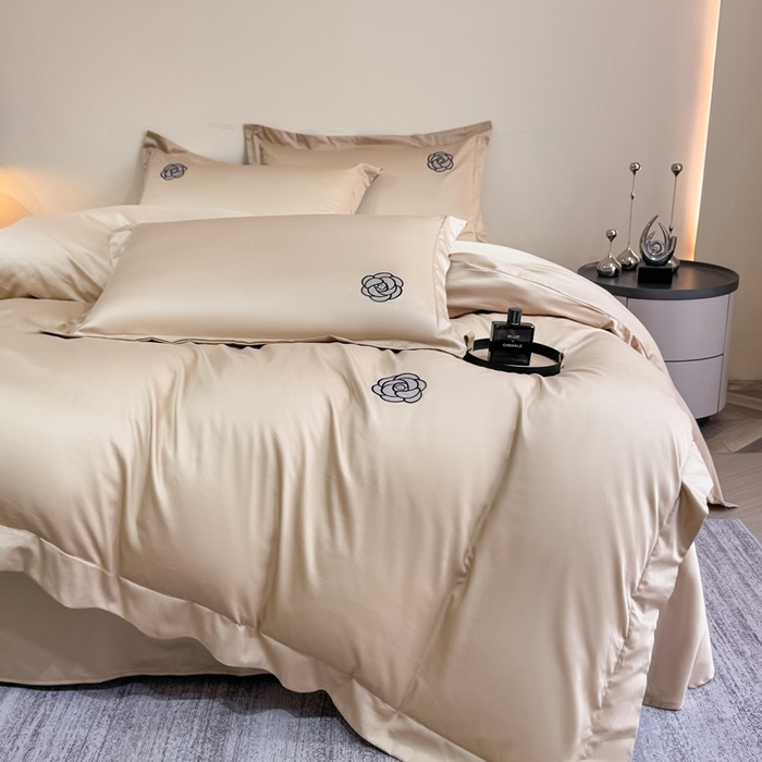 91家纺网 家纺一手货源 找家纺 KA家纺 2025春夏新款全棉绣花四件套 小香系列 小香香槟金