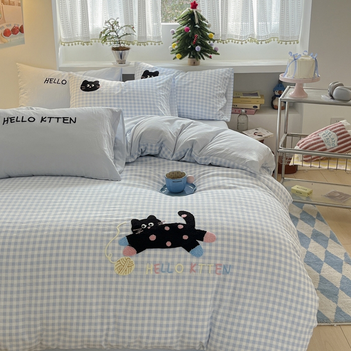 91家纺网 家纺一手货源 找家纺 桃心家居 2025新款A类亲肤舒适软糯云柔水洗棉印加绣卡通毛巾绣水洗棉系列 云柔水洗棉-印加绣蓝格黑小猫