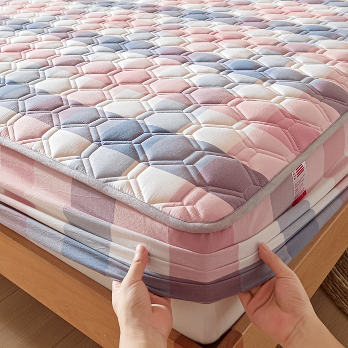 91家纺网 家纺一手货源 找家纺 雪云美2025新款A类全棉色织水洗棉夹棉床笠大豆床罩床垫保护套可定制 英伦 粉