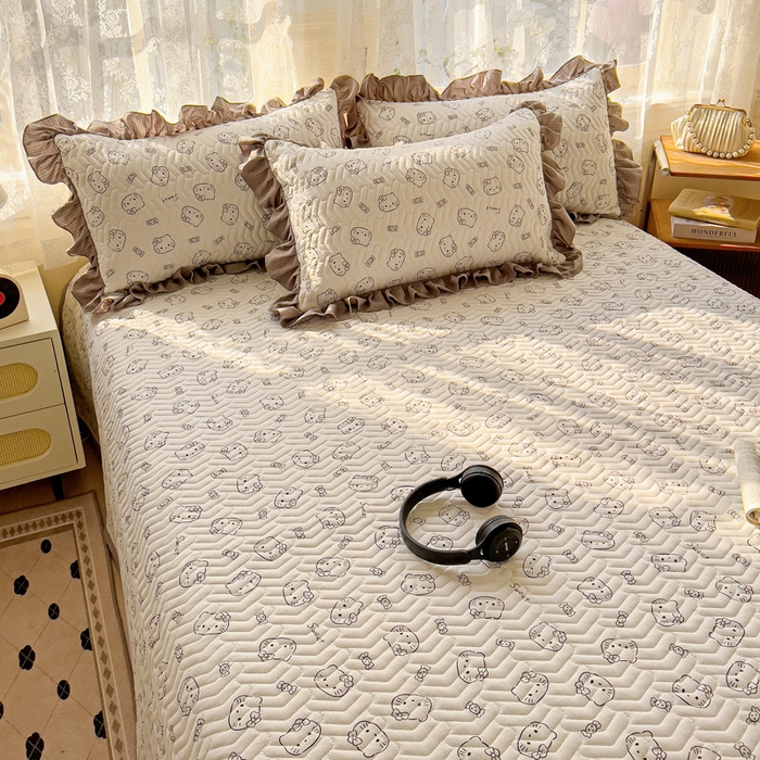 91家纺网 家纺一手货源 找家纺 2025云感提花双层纱加厚夹棉绗缝床盖 猫咪恋人