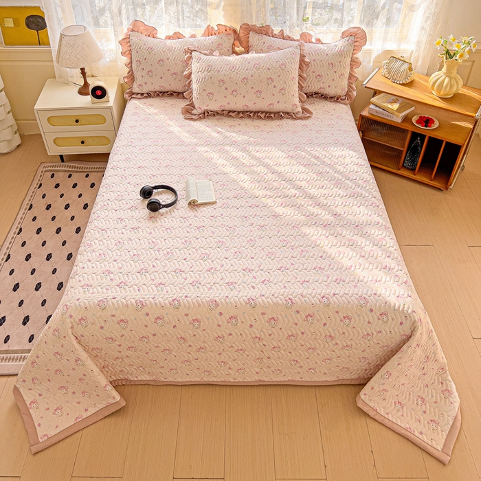 91家纺网 家纺一手货源 找家纺 2025云感提花双层纱加厚夹棉绗缝床盖 小鸥鸥