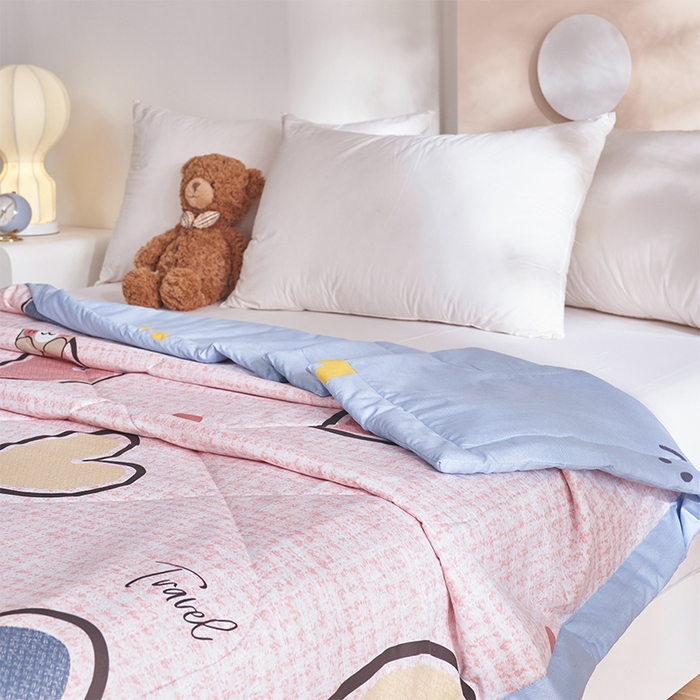 91家纺网 家纺一手货源 找家纺 羽梦家纺2025新款新疆棉花全棉夏凉被 可乐熊粉