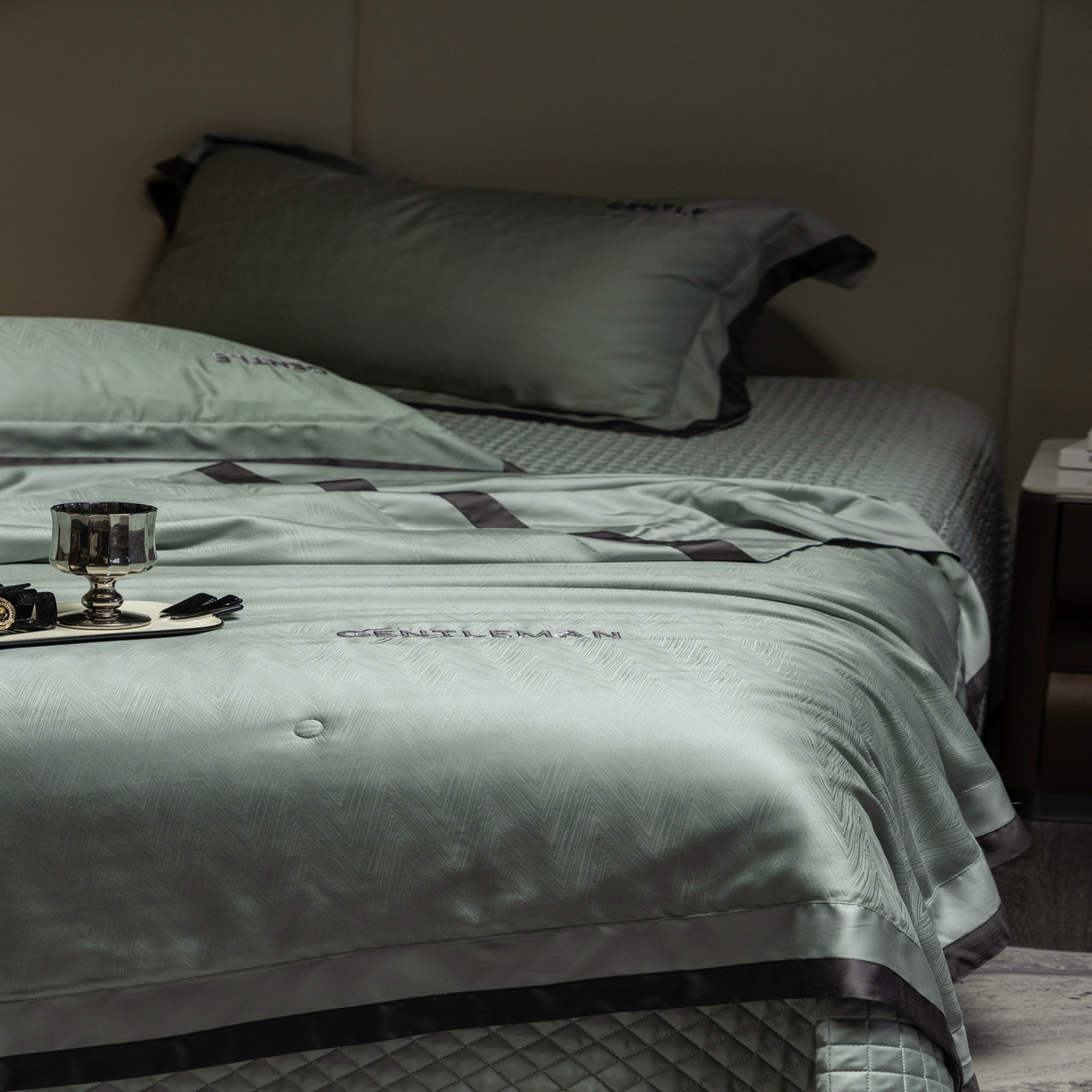 91家纺网 家纺一手货源 找家纺 时亿家居  2025新款80天丝提花床盖款夏被四件套 -晓雅系列 晓雅绿