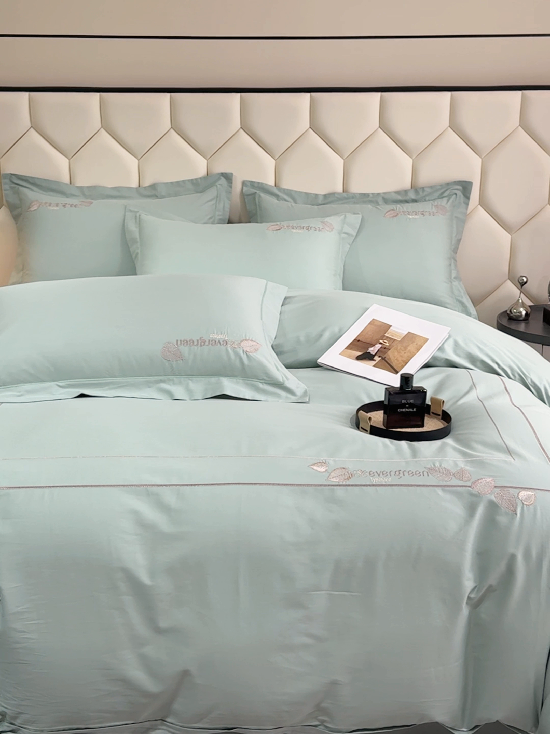 91家纺网 家纺一手货源 找家纺 U品汇  2025新款纯棉全棉长绒棉刺绣绣花高端礼盒四件套-叶夕 花晨叶夕-冰川绿