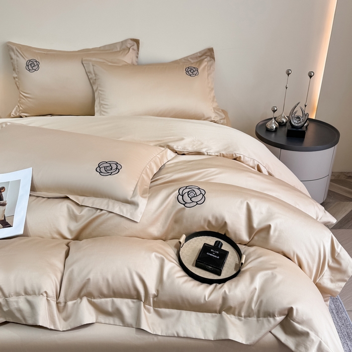 91家纺网 家纺一手货源 找家纺 KA家纺 2025春夏新款全棉绣花四件套 小香系列 小香香槟金