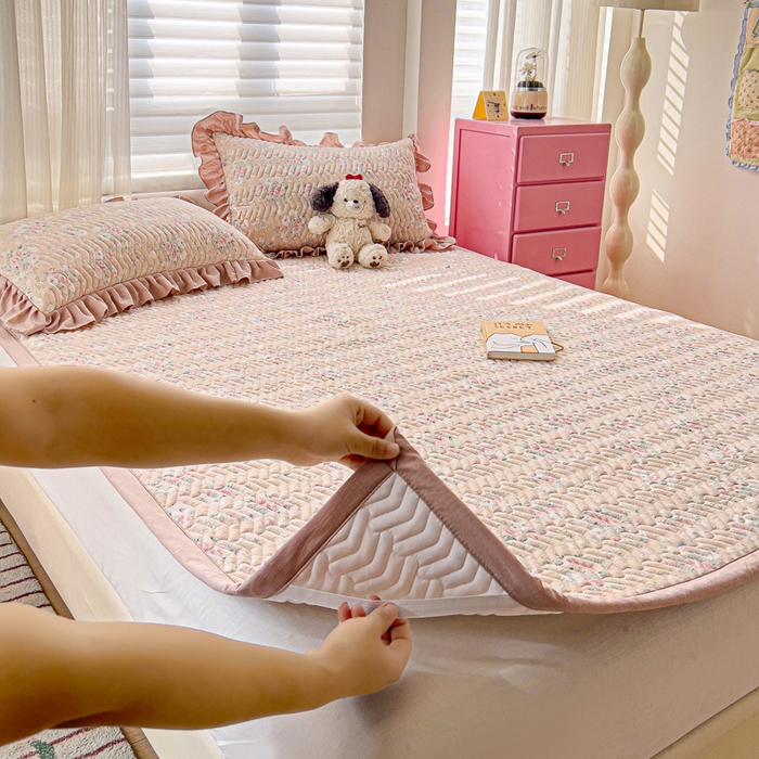 91家纺网 家纺一手货源 找家纺 纽缦家纺2025新款云感提花双层纱夹棉床垫 爱如星辰