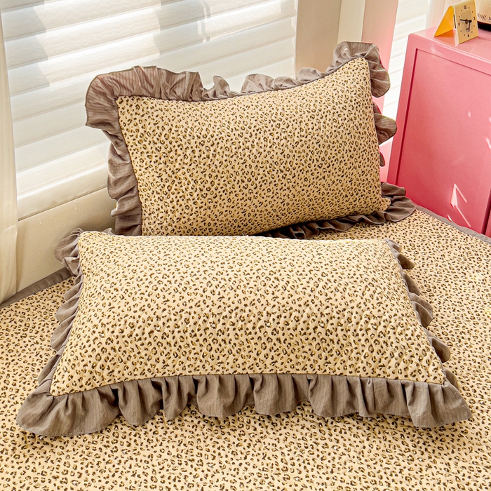 91家纺网 家纺一手货源 找家纺 纽缦家纺2025新款云感提花双层纱夹棉床垫 小豹纹