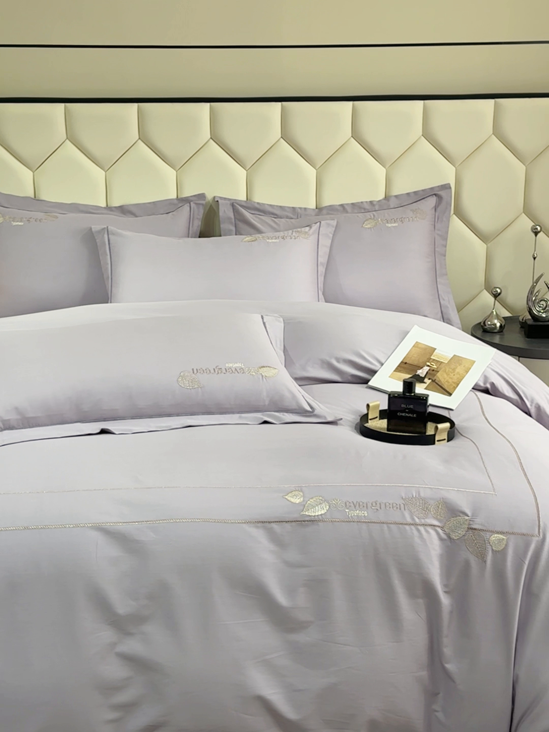 91家纺网 家纺一手货源 找家纺 U品汇  2025新款纯棉全棉长绒棉刺绣绣花高端礼盒四件套-叶夕 花晨叶夕-雪青