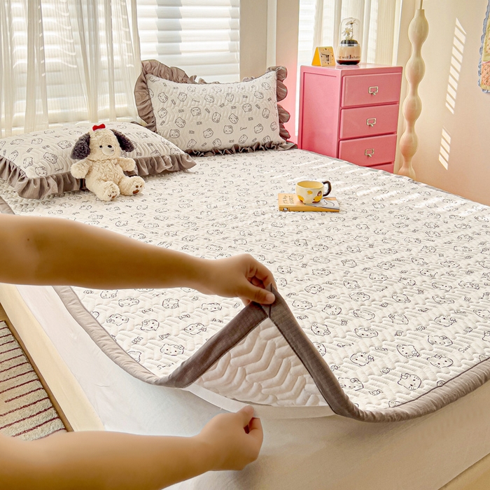 91家纺网 家纺一手货源 找家纺 纽缦家纺2025新款云感提花双层纱夹棉床垫 猫咪恋人