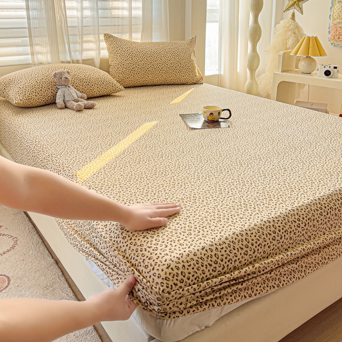 91家纺网 家纺一手货源 找家纺 纽缦家纺 2025新款云感提花双层纱床笠 小豹纹