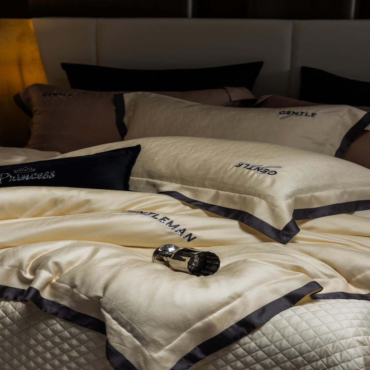 91家纺网 家纺一手货源 找家纺 时亿家居 2025新款80天丝提花床盖款四件套-晓雅系列 晓雅 白