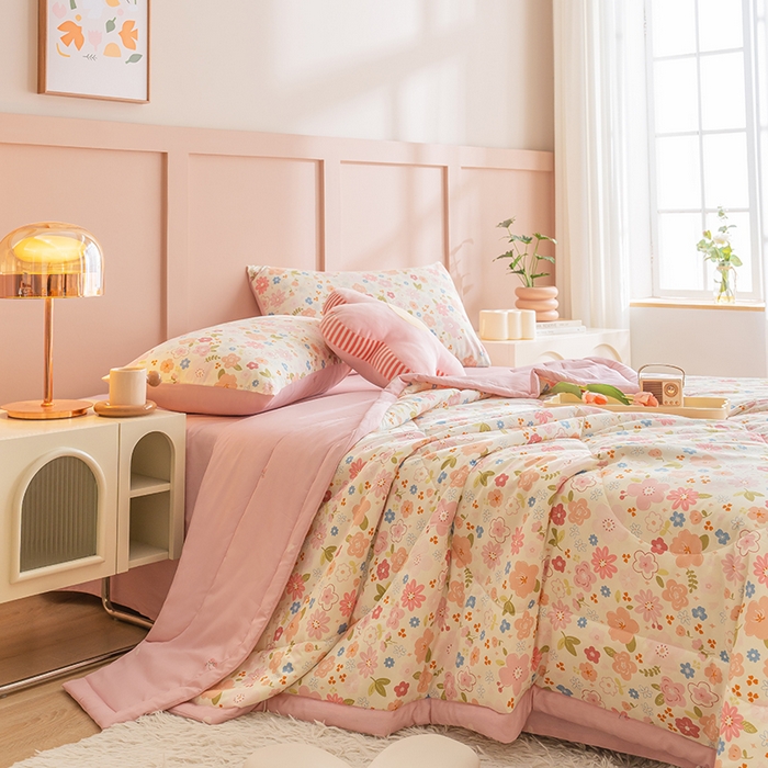 91家纺网 家纺一手货源 找家纺 暖阳 【同款地板价】2025年新款全棉印花棉花夏被四件套被子被芯 倾心之恋