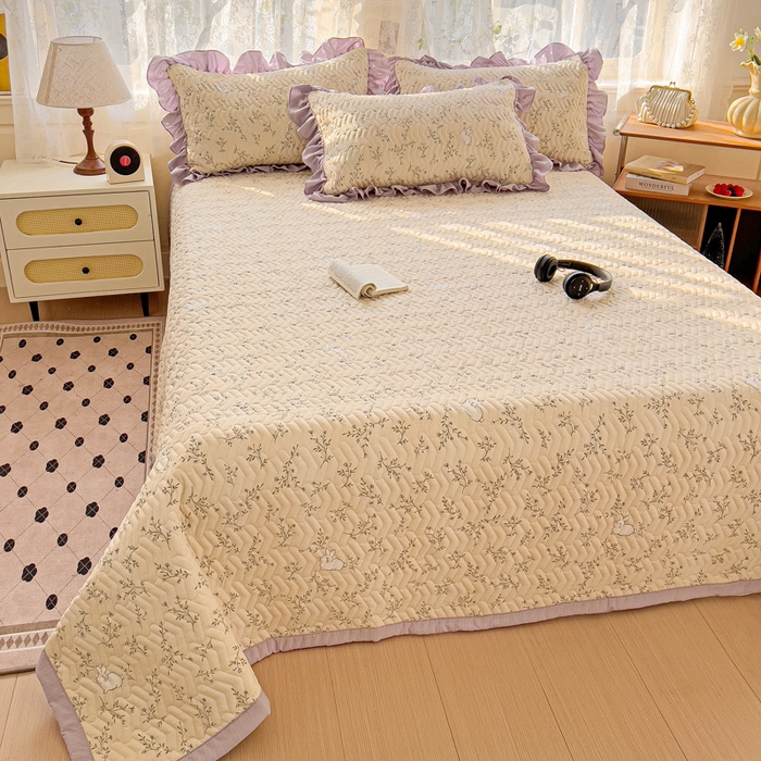 91家纺网 家纺一手货源 找家纺 2025云感提花双层纱加厚夹棉绗缝床盖 森田野园