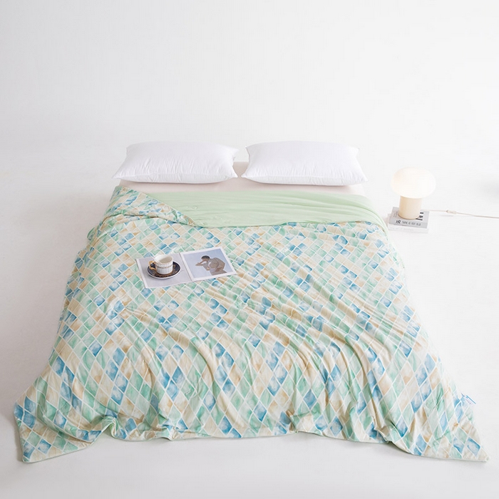 91家纺网 家纺一手货源 找家纺 睡棉坊2025新款数码印花高克重凉感丝夏凉被呱呱被10%大豆纤维填充带质检报告 媚格绿