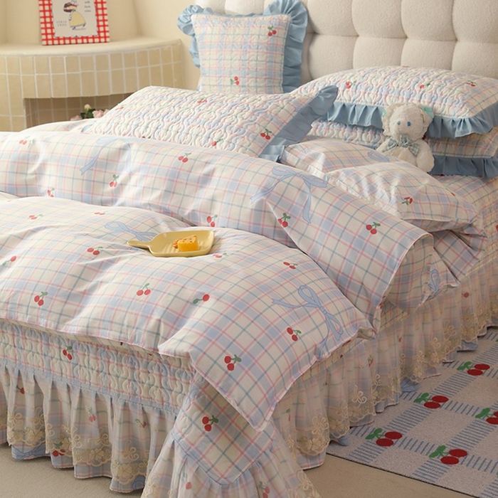 91家纺网 家纺一手货源 找家纺 美达家纺2025新款全棉蕾丝边单床盖四件套 樱桃乐园