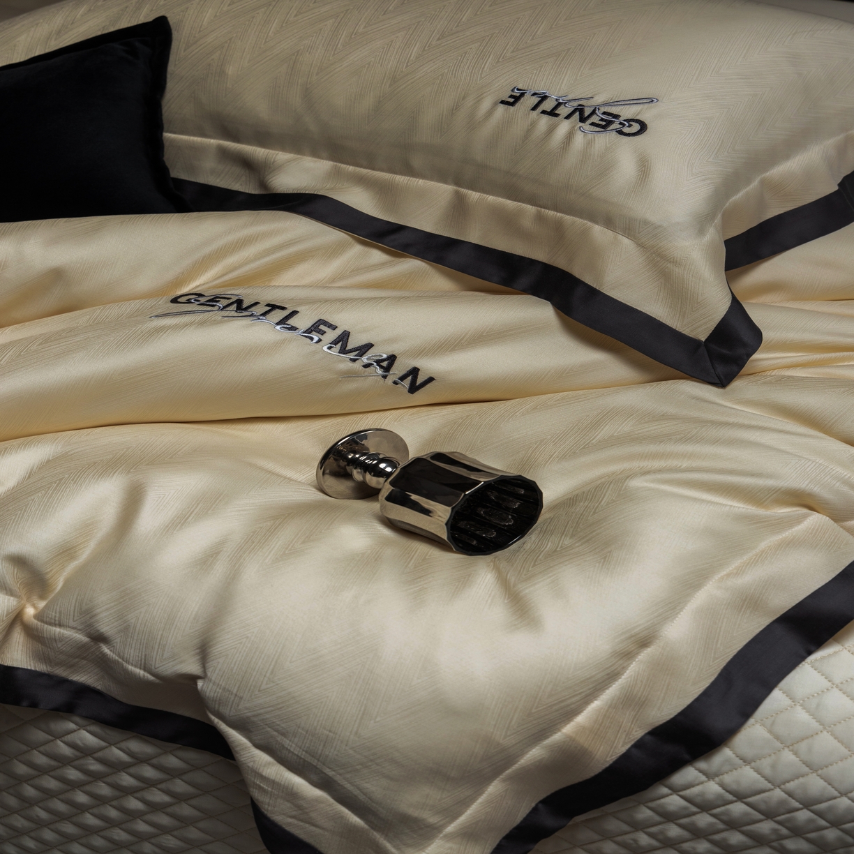 91家纺网 家纺一手货源 找家纺 时亿家居 2025新款80天丝提花床盖款四件套-晓雅系列 晓雅 白