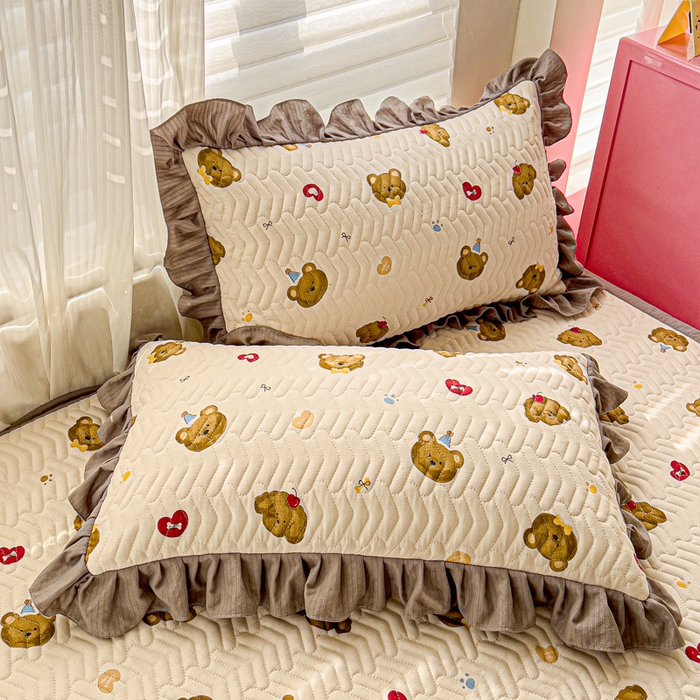 91家纺网 家纺一手货源 找家纺 纽缦家纺2025新款云感提花双层纱夹棉床垫 奇妙小熊米