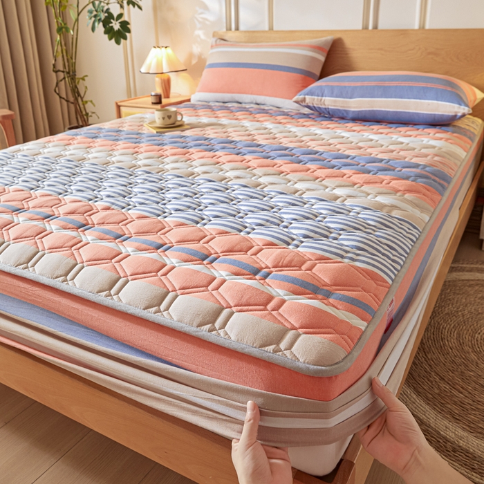 91家纺网 家纺一手货源 找家纺 雪云美2025新款A类全棉色织水洗棉夹棉床笠大豆床罩床垫保护套可定制 山脉 兰