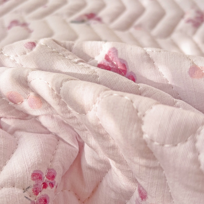 91家纺网 家纺一手货源 找家纺 2025云感提花双层纱加厚夹棉绗缝床盖 葡萄七分甜