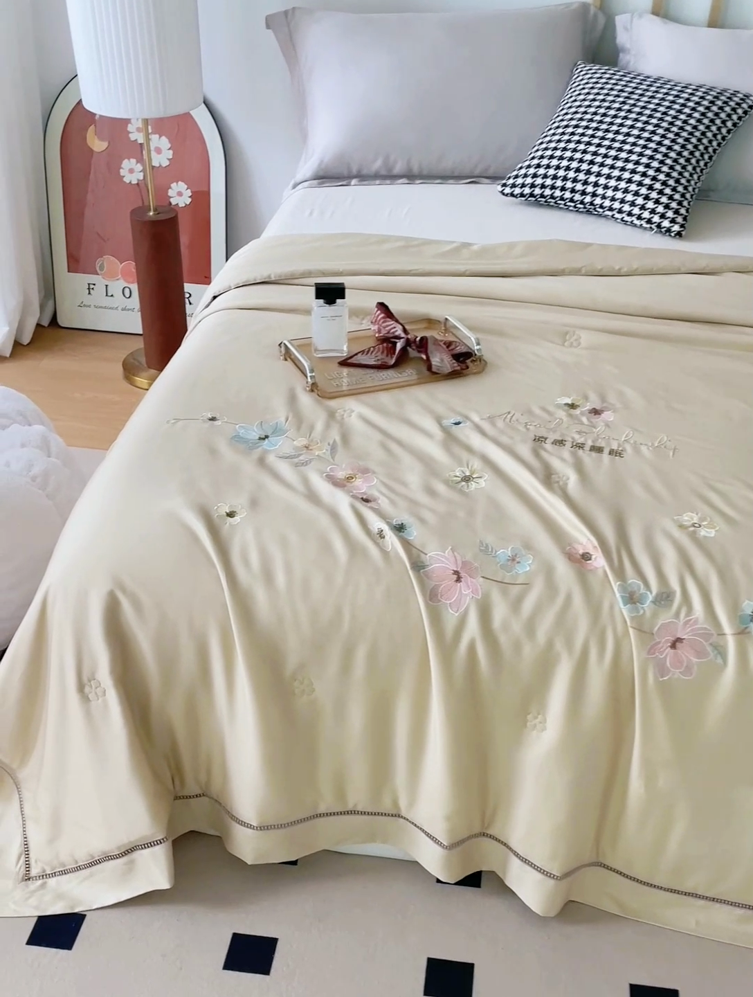 91家纺网 家纺一手货源 找家纺 优姿家纺 2025新款60S天丝绣花镂空夏被3 黄色