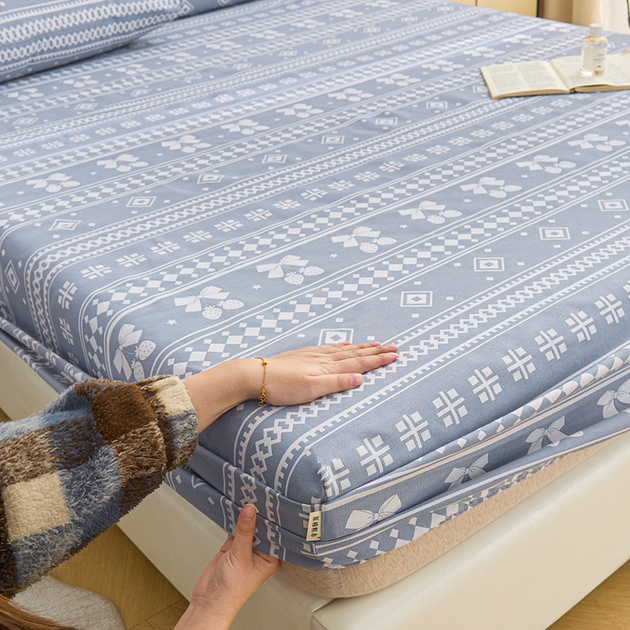 91家纺网 家纺一手货源 找家纺 首爱2025新款原棉老粗布床笠支持特殊规格定制 常年不断货 大批量供应  草莓格灰