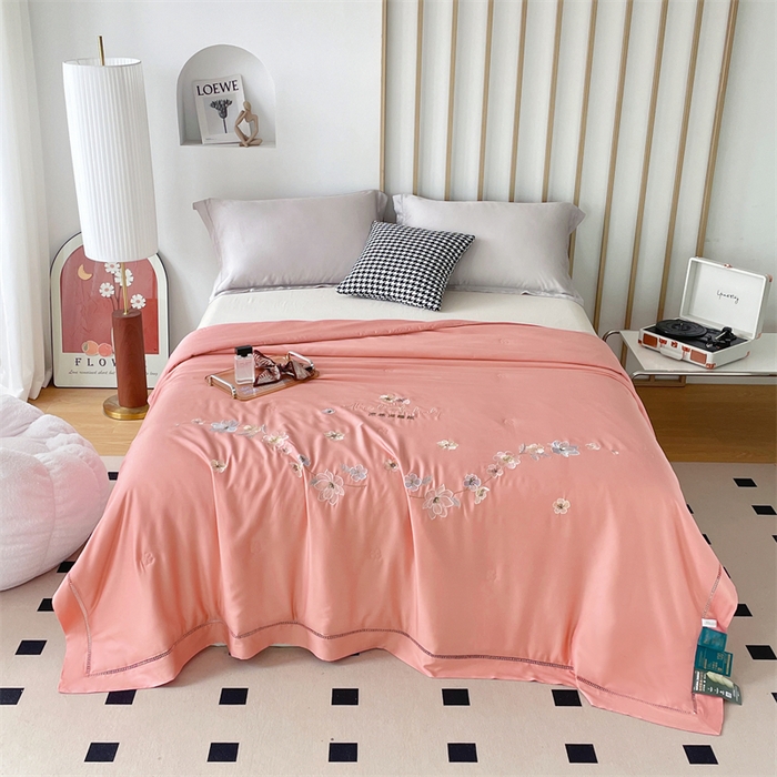 91家纺网 家纺一手货源 找家纺 优姿家纺 2025新款60S天丝绣花镂空夏被3  肉粉色