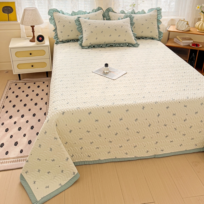 91家纺网 家纺一手货源 找家纺 2025云感提花双层纱加厚夹棉绗缝床盖 相思蓝