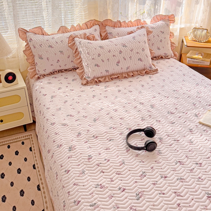 91家纺网 家纺一手货源 找家纺 2025云感提花双层纱加厚夹棉绗缝床盖 葡萄七分甜