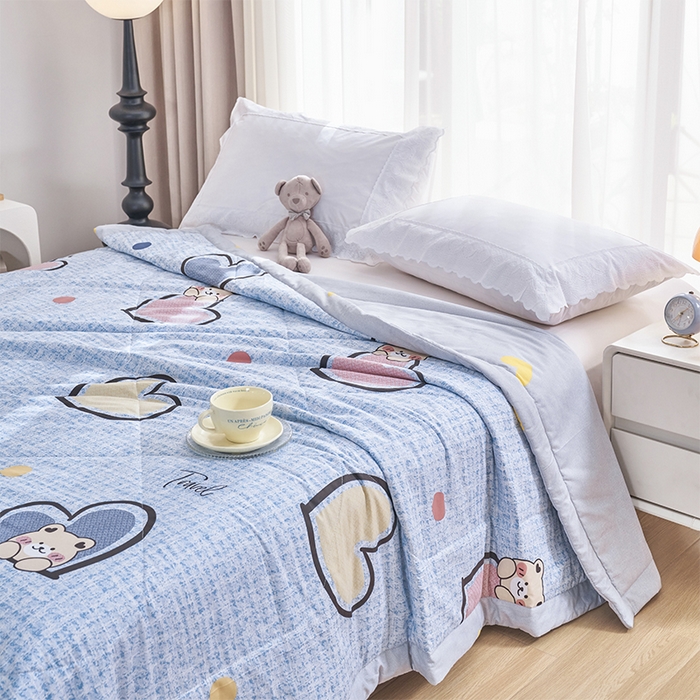 91家纺网 家纺一手货源 找家纺 羽梦家纺2025新款新疆棉花全棉夏凉被 可乐熊兰