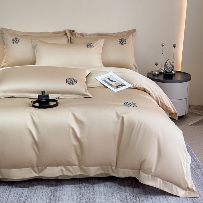 91家纺网 家纺一手货源 找家纺 KA家纺 2025春夏新款全棉绣花四件套 小香系列 小香香槟金