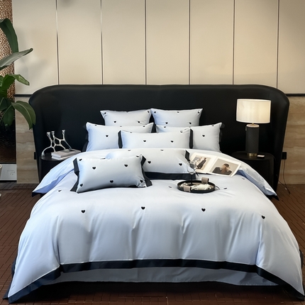 91家纺网 家纺一手货源 找家纺 博纳家纺 2025新款亲肤棉绣花爱心刺绣宽边四件套—甜蜜爱心 天蓝