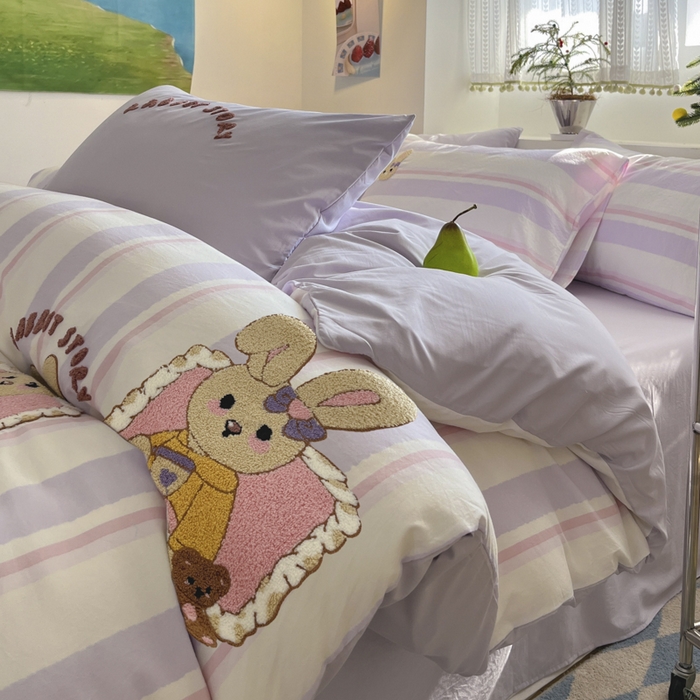 91家纺网 家纺一手货源 找家纺 桃心家居 2025新款A类亲肤舒适软糯云柔水洗棉印加绣卡通毛巾绣水洗棉系列 云柔水洗棉-印加绣紫条兔