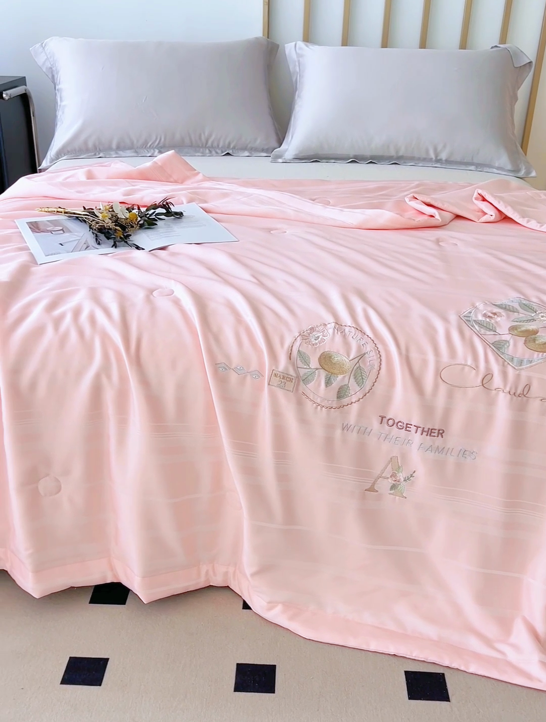 91家纺网 家纺一手货源 找家纺 优姿家纺 2025新款60S天丝绣花镂空夏被4 粉色