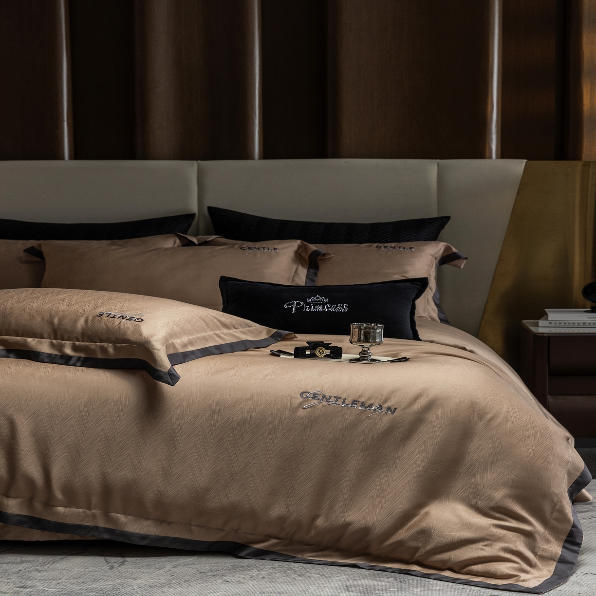 91家纺网 家纺一手货源 找家纺 时亿家居 2025新款80天丝提花床盖款四件套-晓雅系列 晓雅 咖