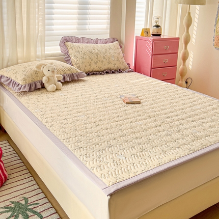 91家纺网 家纺一手货源 找家纺 纽缦家纺2025新款云感提花双层纱夹棉床垫 森田野园