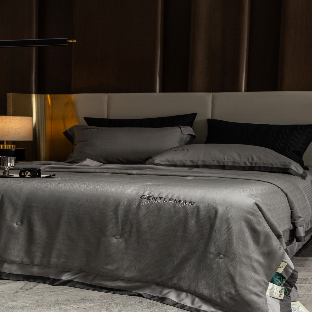 91家纺网 家纺一手货源 找家纺 时亿家居  2025新款80天丝提花床盖款夏被四件套 -晓雅系列 晓雅灰