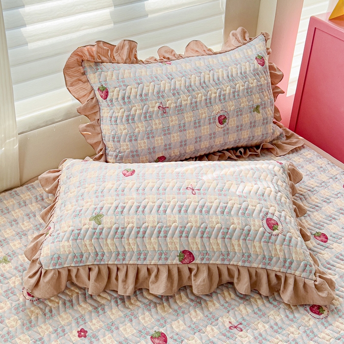 91家纺网 家纺一手货源 找家纺 纽缦家纺2025新款云感提花双层纱夹棉床垫 有草莓的地方