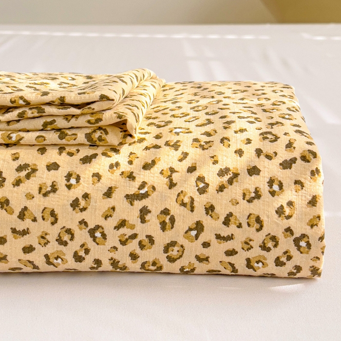 91家纺网 家纺一手货源 找家纺 纽缦家纺 2025新款云感提花双层纱床单 小豹纹