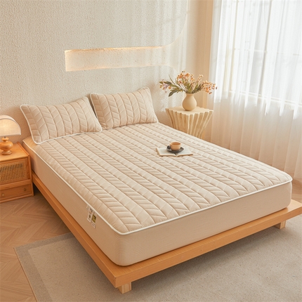 91家纺网 家纺一手货源 找家纺 优眠坊 2025新品日式无印风全棉色织水洗棉夹棉加厚抗菌纤维绗缝床笠 方格-卡其