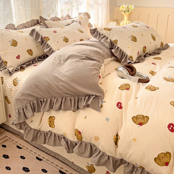 91家纺网 家纺一手货源 找家纺 纽缦家纺2025新款云感提花双层纱床盖韩版四件套 奇妙小熊米