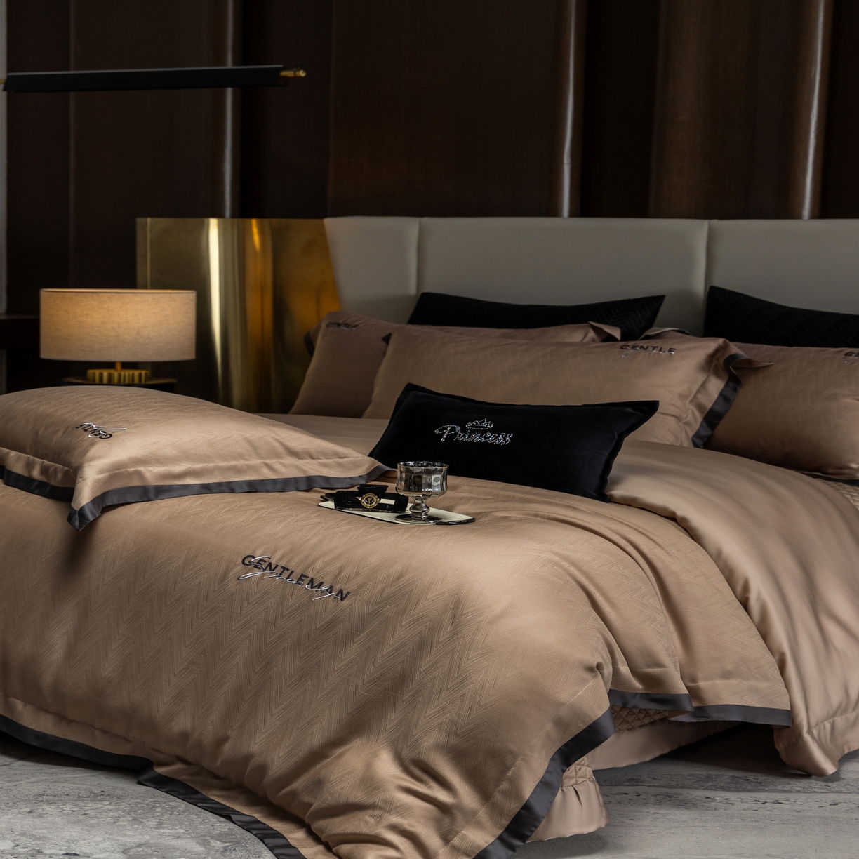 91家纺网 家纺一手货源 找家纺 时亿家居 2025新款80天丝提花床盖款四件套-晓雅系列 晓雅 咖