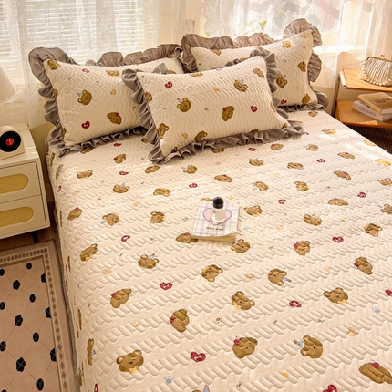 纽缦家纺 2025云感提花双层纱加厚夹棉绗缝床盖 奇妙小熊米
