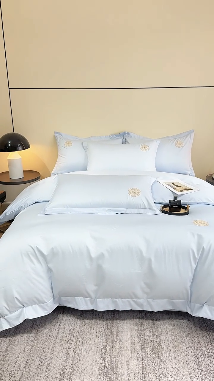 91家纺网 家纺一手货源 找家纺 KA家纺 2025春夏新款全棉绣花四件套 小香系列 小香天空蓝