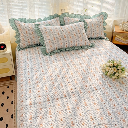 纽缦家纺 2025云感提花双层纱加厚夹棉绗缝床盖 他和她的兔
