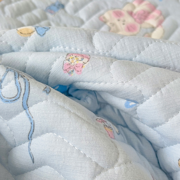 91家纺网 家纺一手货源 找家纺 2025云感提花双层纱加厚夹棉绗缝床盖 小猫时光蓝