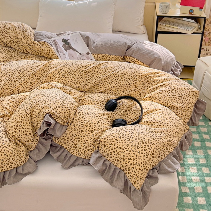 91家纺网 家纺一手货源 找家纺 纽缦家纺 2025新款云感提花双层纱韩版被套 小豹纹