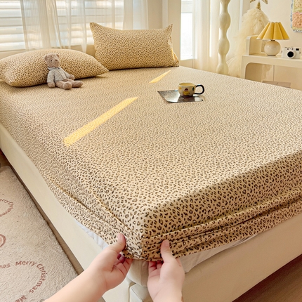 91家纺网 家纺一手货源 找家纺 纽缦家纺 2025新款云感提花双层纱床笠 小豹纹