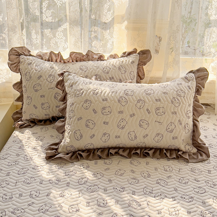 91家纺网 家纺一手货源 找家纺 2025云感提花双层纱加厚夹棉绗缝床盖 猫咪恋人