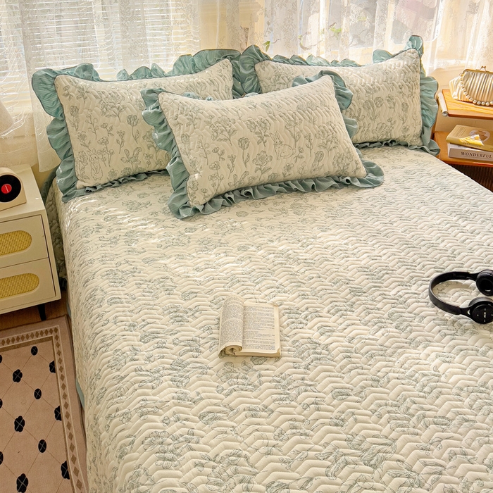 91家纺网 家纺一手货源 找家纺 2025云感提花双层纱加厚夹棉绗缝床盖 海像森林