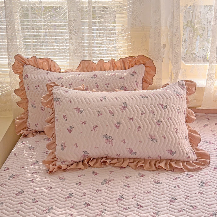 91家纺网 家纺一手货源 找家纺 2025云感提花双层纱加厚夹棉绗缝床盖 葡萄七分甜